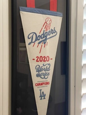 Banderín con marco personalizado del Campeonato de la Serie Mundial 2020 de los Dodgers de Los Ángeles (2024) Foto 1 de 4