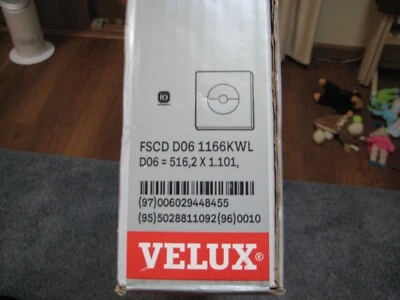 Sombra oscurecedora de habitación con energía solar Velux para tragaluces FS D06 y FSR D06 SOLAMENTE Foto 1 de 4