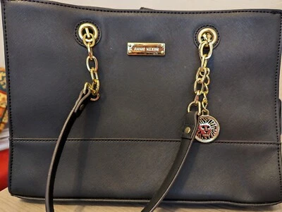 Bolso de Mano Anne Klein Negro Asas de Metal Dorado Fondo Plano Foto 1 de 4