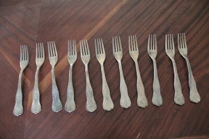 11 FORCHETTE ARGENTO 800 ANTICHE VINTAGE DECORATE Antiquariato Silver 580 gr - Foto 1 di 10