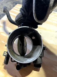 2000-2002 GMC Chevy 1500 Tahoe 5.3L Throttle Body Assebmley OEM - Imagen 1 de 12