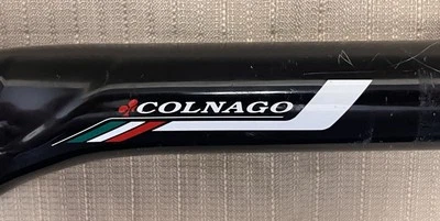 Tija de sillín de carbono Colnago, 31,6 mm, C60, negro brillante con tricolor italiano Foto 1 de 4