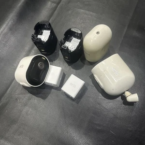 3x Arlo Pro 3 Cameras VMC4040P batteries not working - Picture 1 of 5