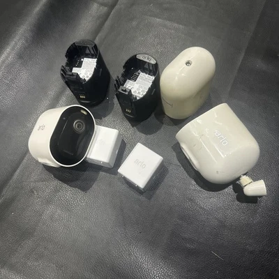 3x Arlo Pro 3 Cameras VMC4040P batteries not working - Image 1 of 4