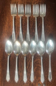 VINTAGE WM ROGERS FLATWARE SILVERPLATE 6 TEASPOONS 5 SALAD FORKS - Picture 1 of 8