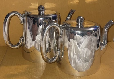 2x Mid 20th Century A1 Silver Plated Walker & Hall Teapots 2 1/2 & 1 1/2 Pint - Image 1 of 4
