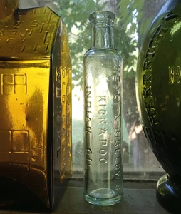 HEALY & BIGELOW'S KICKAPOO ACEITE INDIO 1889 BOTELLA DE EXHIBICIÓN DE MEDICINA VIAJERA BONITA - Imagen 1 de 5