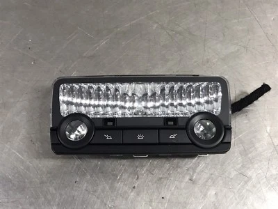 Luces de domo traseras OEM BMW 750i F01 2009 4,4 L Foto 1 de 4