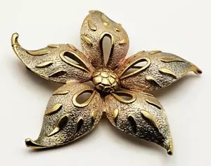 Vintage Signed MARVELLA Gold Silver/gold tone Enamel FLOWER Shape Pin Brooch - Picture 1 of 3