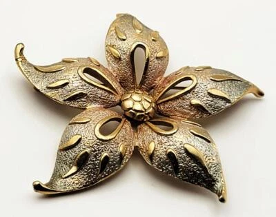 Spilla Vintage Firmata MARVELLA In Oro Argento/Oro Smaltato A Forma Di Fiore - Immagine 1 di 3