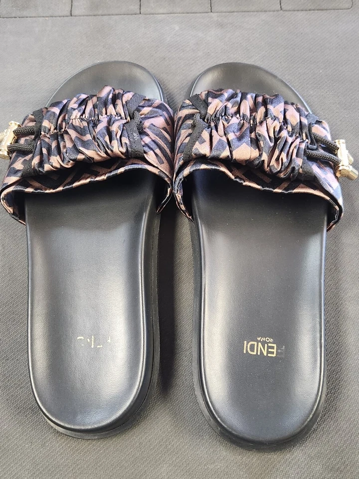 FENDI FEEL - DIAPOSITIVAS MARRONES (DDP005377) Foto 1 de 4