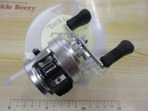Carrete de baitcast Shimano's Ocea Calcutta 200 HG mano derecha caza mayor pesca usado - Imagen 1 de 7