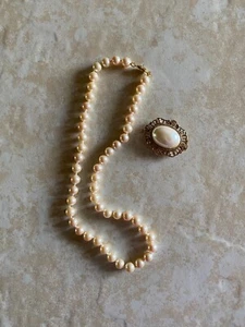 Women's Fashion Jewelry Monet Cream Color 12" Pearls and Pin - Picture 1 of 1