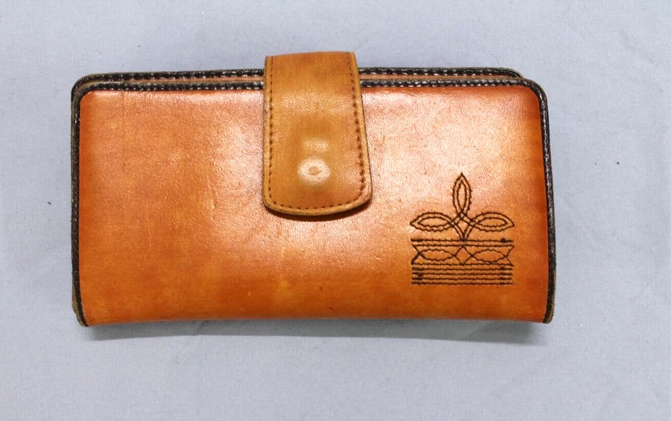 Vintage TAN LEATHER Western Stitch PULL-OUT CHECKBOOK WALLET Ladies FOLK ART - Image 1 of 4