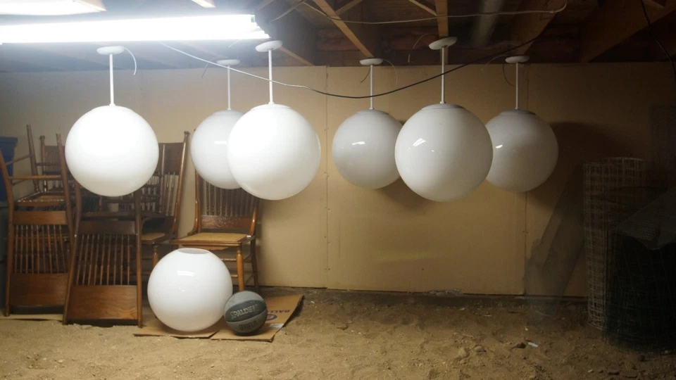 Enormes colgantes redondos colgantes modernos de mediados de siglo de Prescolite de colección de 16" de diámetro Foto 1 de 4