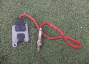 Mercedes Benz Genuine NOX Sensor A0009056204 - Picture 1 of 6