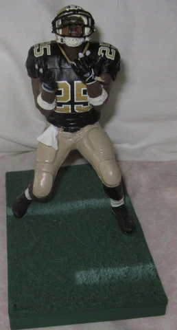 McFARLANE NFL SERIES 14 REGGIE BUSH NEW ORLEANS SAINTS PRE-OWNED 6-INCH FIGURE Cover