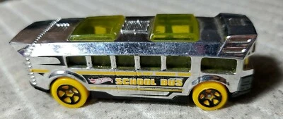 Hot Wheels HW Racing Hot Wheels 2013 cromo alto con ruedas amarillas de carrera Foto 1 de 4