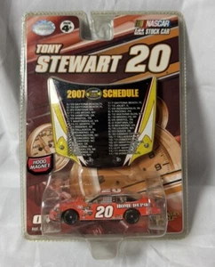 Tony Stewart #20 Hood Magnet 2007 Spielplan NASCAR Winners Circle 1:64 Diecast - Bild 1 von 2