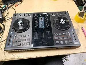 Native Instruments Traktor Kontrol S2 - Controlador DJ - Solo piezas de repuesto. - Imagen 1 de 24