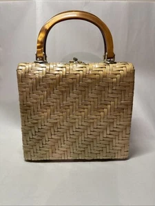 Borsa a mano vintage in vimini cesto tessuto lucite manico perlato MCM anni 50 Hong Kong - Foto 1 di 16