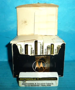 Motorola 2N2501 NPN transistor bipolare TO-18 NOS/NUOVO CON SCATOLA 20 pezzi - Foto 1 di 3