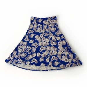 Lularoe knielanger azurblauer Rock Gr. M blau geblümt weiß leicht Erdbeere - Bild 1 von 6