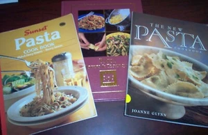 Vintage Lot of x3 Famous Pasta Cookbooks, Recipes - Bild 1 von 1