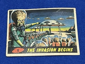 1962 Topps Mars Attacks Invasion Begins Non Sports Card Low Grade. - Picture 1 of 11