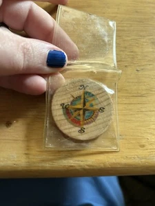 Geocoin Compass TFTC Chevy Wooden Trackable Coin - Imagen 1 de 2