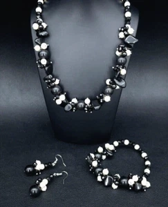 JUEGO DE 3 PIEZAS DE CAZA DE JOYAS: CADENA, PULSERA FLEX, PENDIENTES CON ÓNIX Y CRISTALES - Imagen 1 de 4