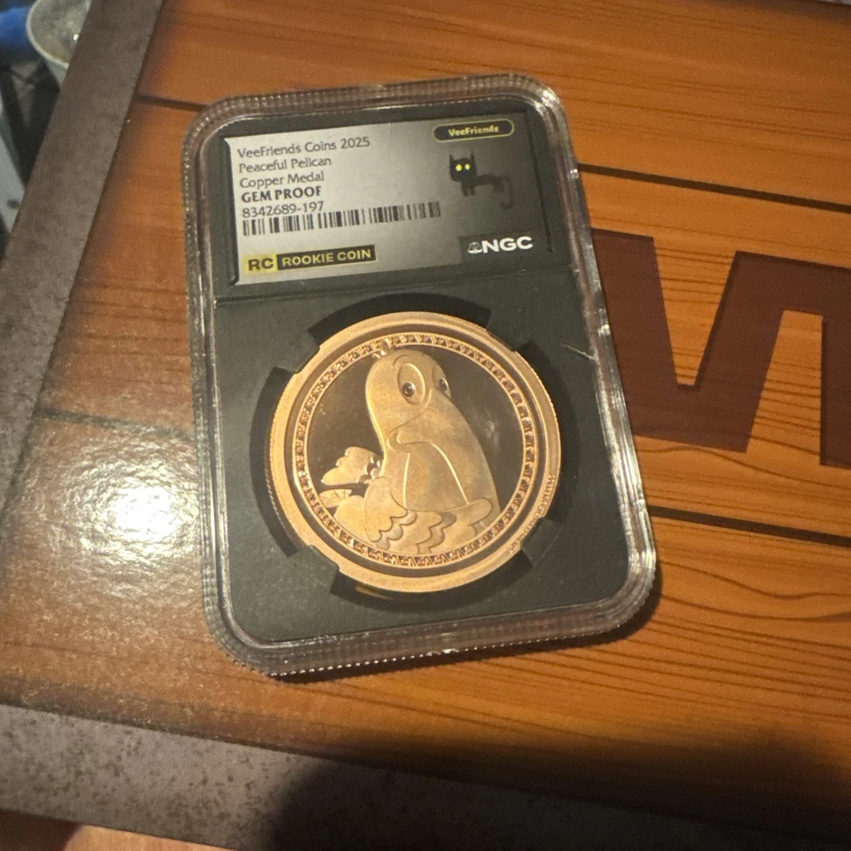 VeeFriends Treasure Peaceful Pelícano Cobre Gema Prueba Moneda de Novato! Foto 1 de 1