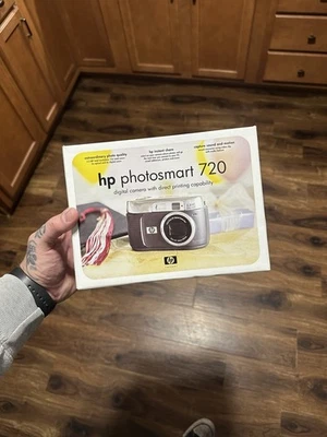 NOVO - Câmera Digital HP Photosmart 720 Caixa Aberta, Zoom Óptico 3.3MP 3x - Imagem 1 de 2