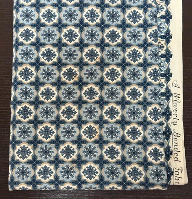 Tecido Waverly ligado Copley quadrado azul estampa geométrica 47"L x 42"L - Imagem 1 de 3