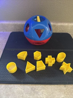 Tupperware Kid Toy Classic Shape O Ball Toy Sorter with 8 Shapes Blue Red - Image 1 of 4