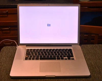 notebook pc portatile Macbook Pro 17 A1297 17" FHD+ buone condizioni batteria ok - Immagine 1 di 4