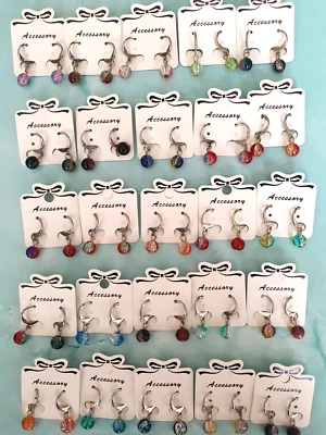 Huggie, Creolen mit 2farbigen Knisterperlen, Handarbeit, jedes Paar ein Unikat - Bild 1 von 4