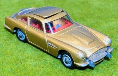 Corgi 261 James Bond Aston Martin DB5 Diecast Ejector Seat Figure *Read Vintage - Image 1 of 4