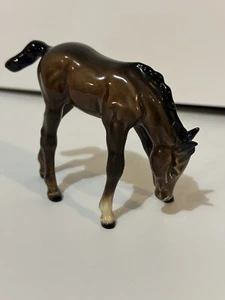 BESWICK ENGLAND HORSE GLOSS BROWN FOAL HEAD DOWN Fine PORCELAIN - Picture 1 of 10