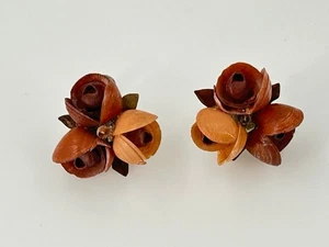 Vintage Floral Cluster Seashell Clip On Earrings Screw Back Womens Handmade - Picture 1 of 6