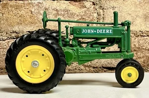 DE COLECCIÓN ERTL JOHN DEERE MODELO A ESCALA 1/16 TRACTOR AGRÍCOLA LETRAS BLANCAS ANTIGUO - Imagen 1 de 7