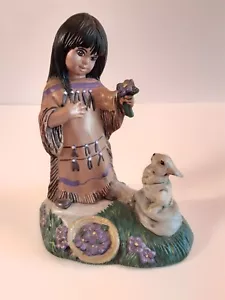 Scultura Sundance ragazza indiana nativa americana che gioca con un coniglio - Foto 1 di 10