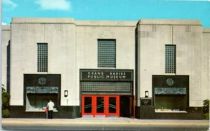 Michigan Postcard Grand Rapids MI Public Museum Art Deco Building Father Son - Picture 1 of 2