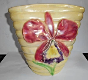 Vintage 1950s ‘Diana’ cream ceramic, ribbed trough vase no V98 with orchid . - Picture 1 of 5