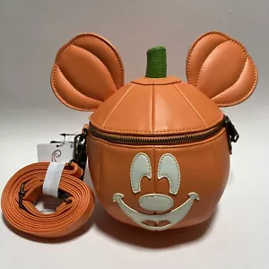 LOUNGEFLY Disney Mickey-o-Lantern Pumpkin Glow-in-the-Dark Umhängetasche NEU - Bild 1 von 7
