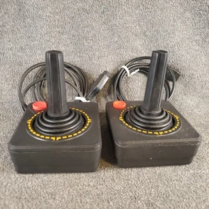 ATARI 2600 Gioco Joystick Controller Set di 2 Controller OEM - Non Testato - Foto 1 di 18
