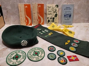 Vtg Girl Scouts Sash Four Winds Council W/ Patches Merit Badges Pins, tie, beret - Picture 1 of 7