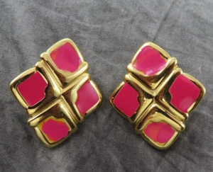 Monet Earrings Vintage Clip Hot Pink Enamel 1.65 inch Chunky Diamond Shape 189f - Picture 1 of 11