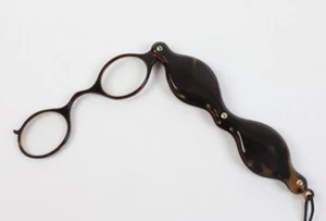 Stielbrille/Schalen-Lorgnette, 19. Jahrhundert Schildpatt (367-7H101) - Bild 1 von 5