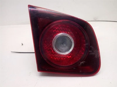 Luz trasera montada en la tapa del maletero lateral izquierda para conductor Volkswagen Jetta 2008-10 - OEM Foto 1 de 4